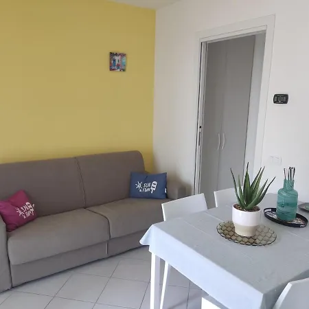 Blondie House - Pool & Lakeview - By Host4u Apartment